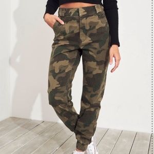 Hollister High Rise Camouflage Utility Pants